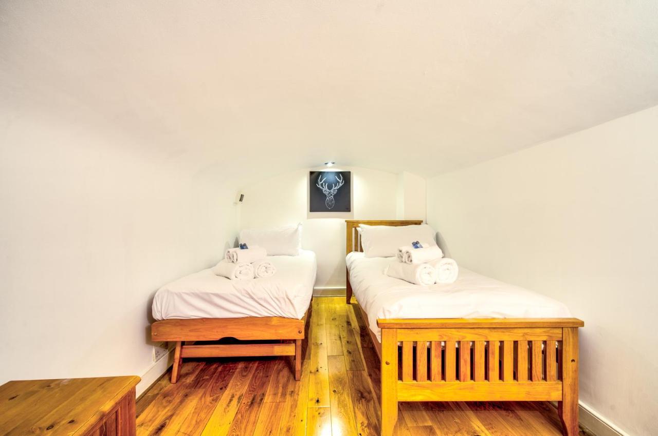 شقة Famous House, 1 Minute From Edinburgh Castle المظهر الخارجي الصورة